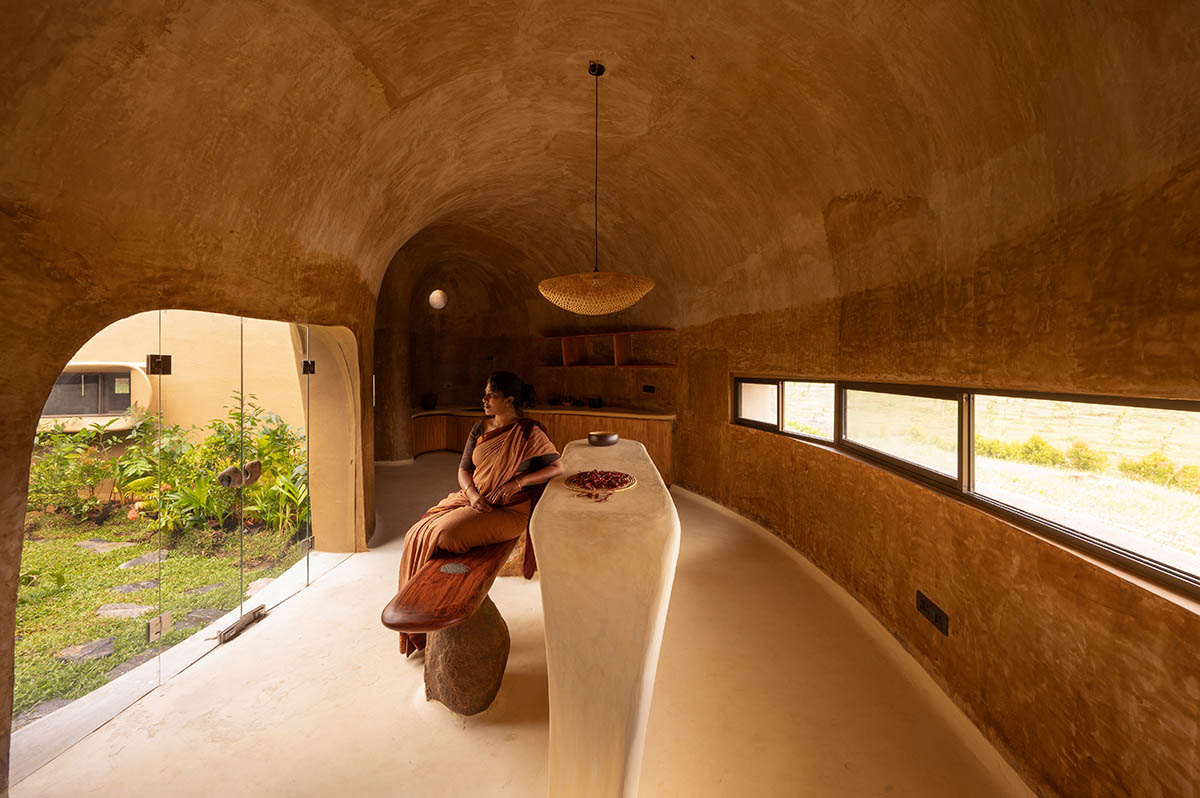 Cave-like farmhouse by Earthscape Studio provokes 