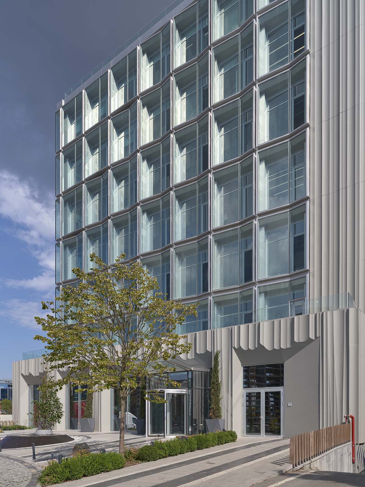 Salon Alper Derinbogaz completes Quartz Plaza integrating geological heritage and modern design