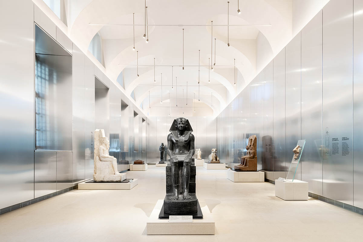 OMA habille la Galerie des Rois du Musée Egizio de Turin de murs en aluminium réfléchissants 