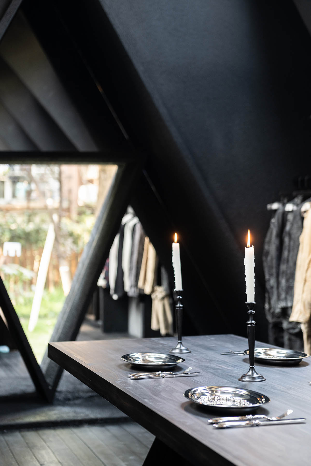 Black pop-up concept store by Fon Studio creates visual purity and minimalism in Shanghai