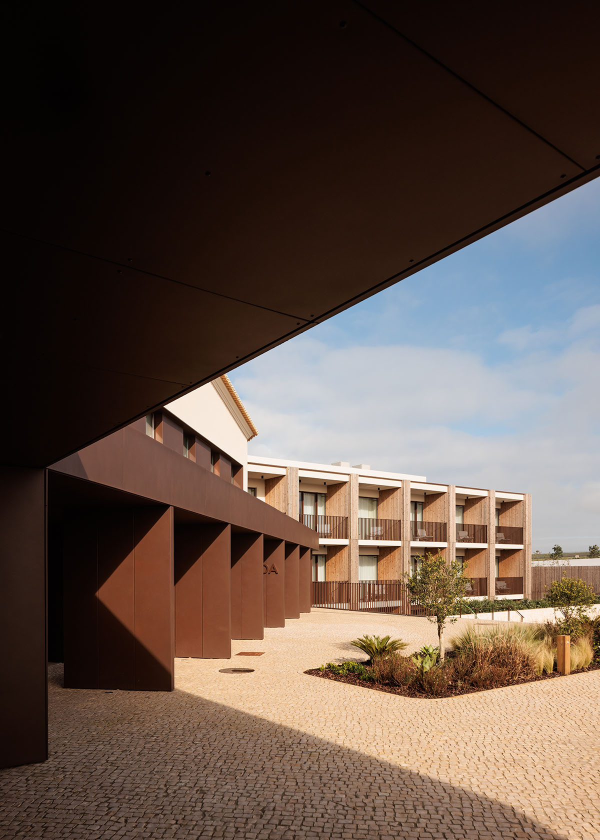Pedra Silva Arquitectos renovates boutique hotel with articulated façade elements on a hilltop 