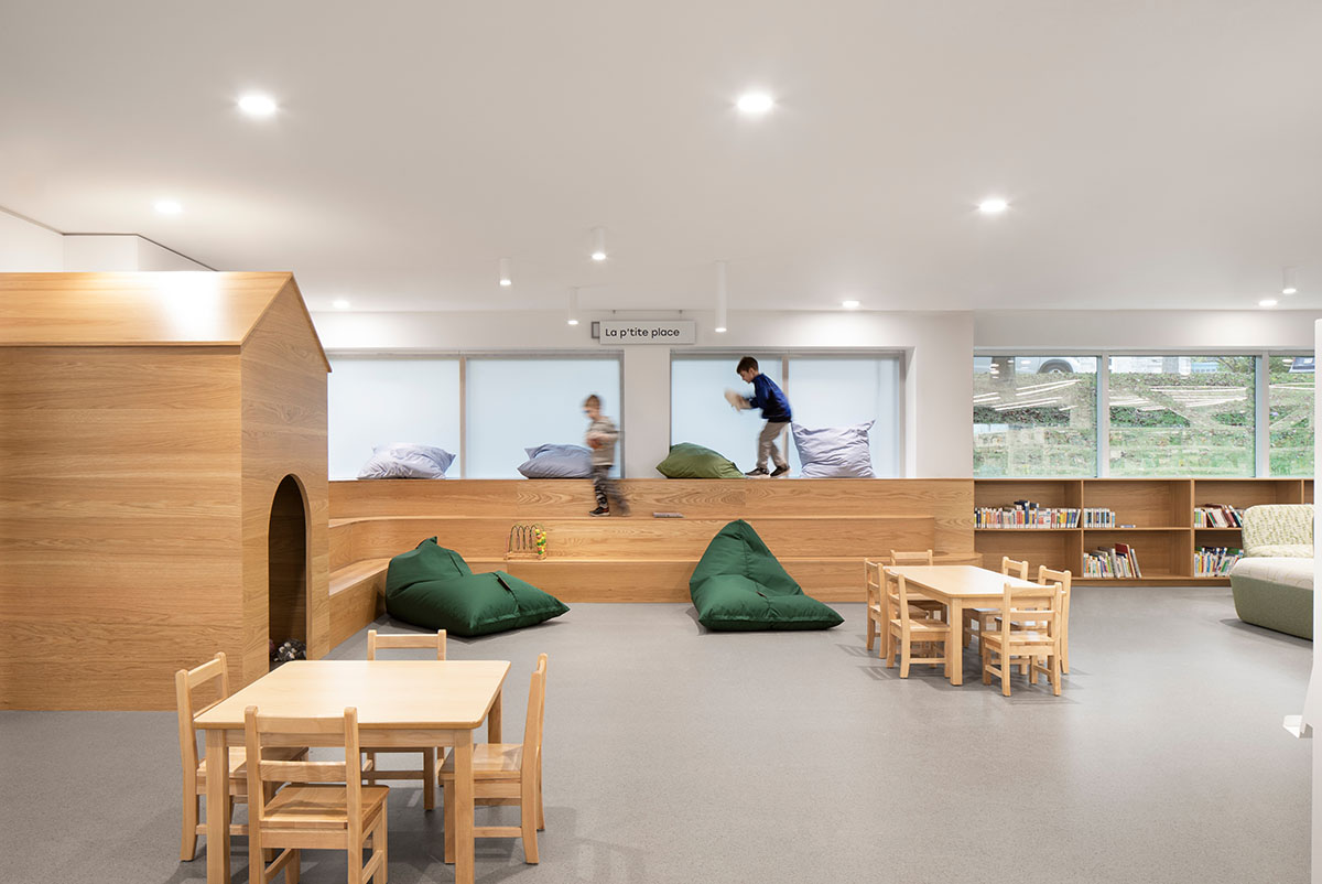 Whitish glass library designed by ACDF Architecture acts as a white floating volume in Quebec