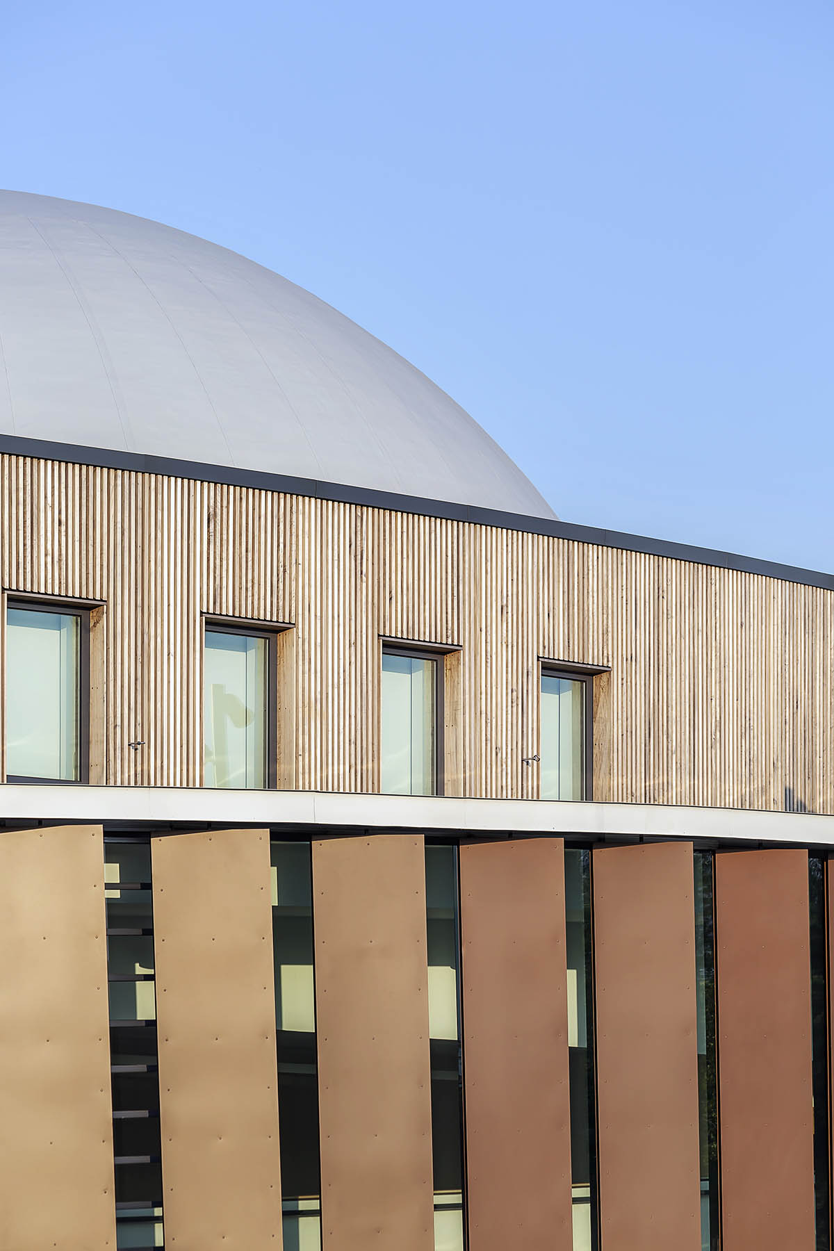 Snøhetta completes elliptical planetarium and observatory in northern France