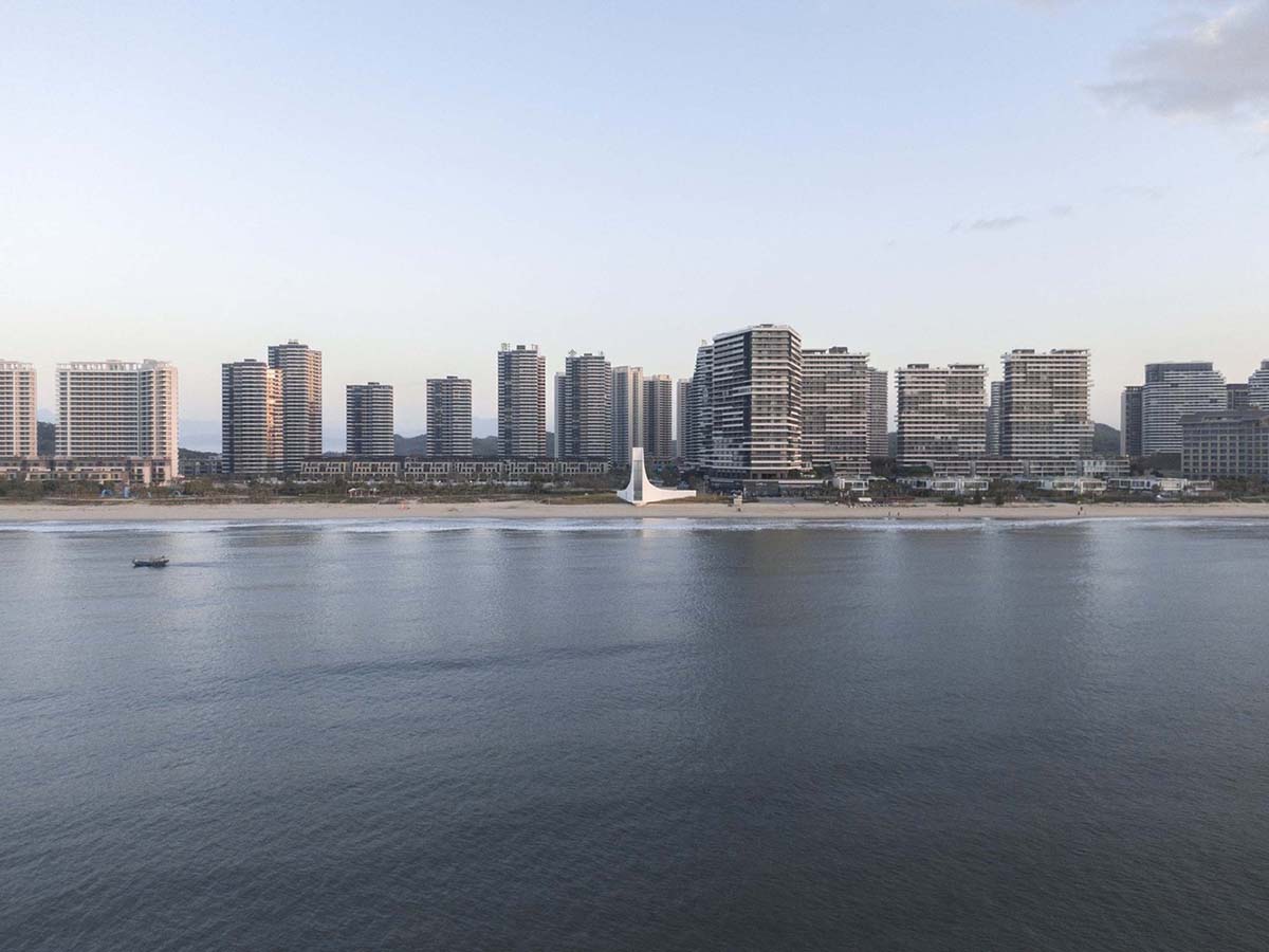 O-office Architects designs curvy chapel that opens up a vertical window to the seaside in Shanwei