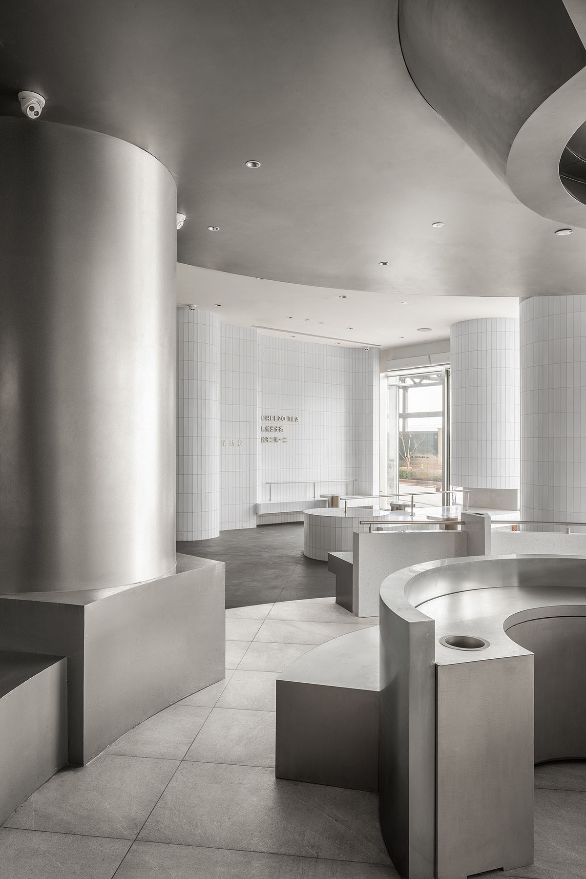 DAS Lab completes HEYTEA Store in Jinan with circular divisions activating movement inside