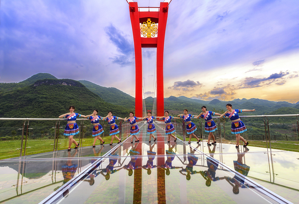 UAD completes world's longest suspension glass bridge in China