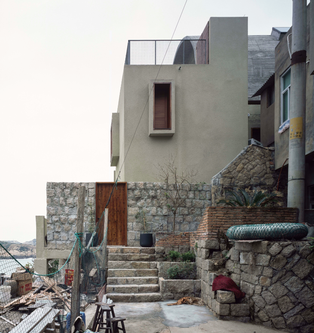 Vector Architects renovates Captain’s House with vaulted roof in China