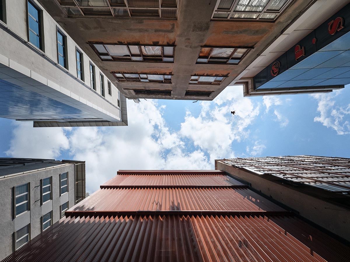 Nevzat Sayin wraps art gallery with a reddish brown façade in a historic district of Istanbul