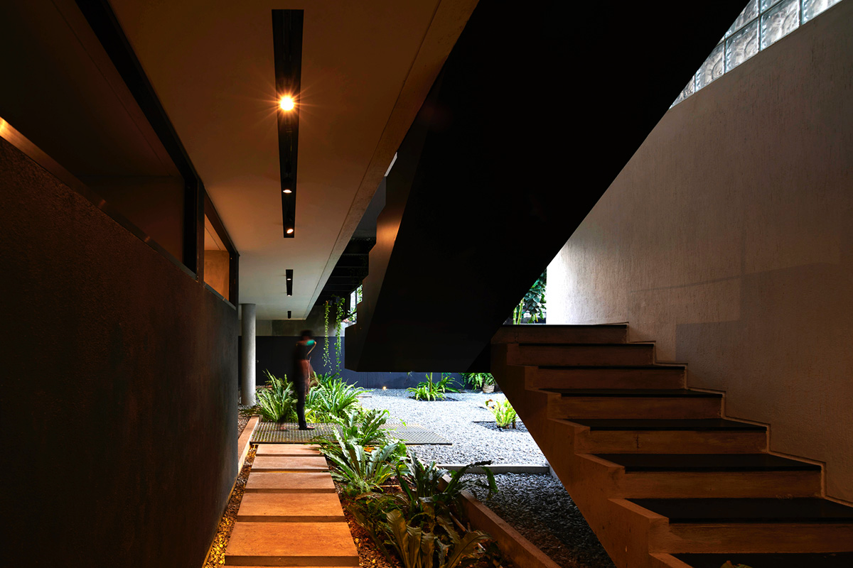 RAD+ar redesigns old vernacular building with tropical architecture as its main office in Jakarta