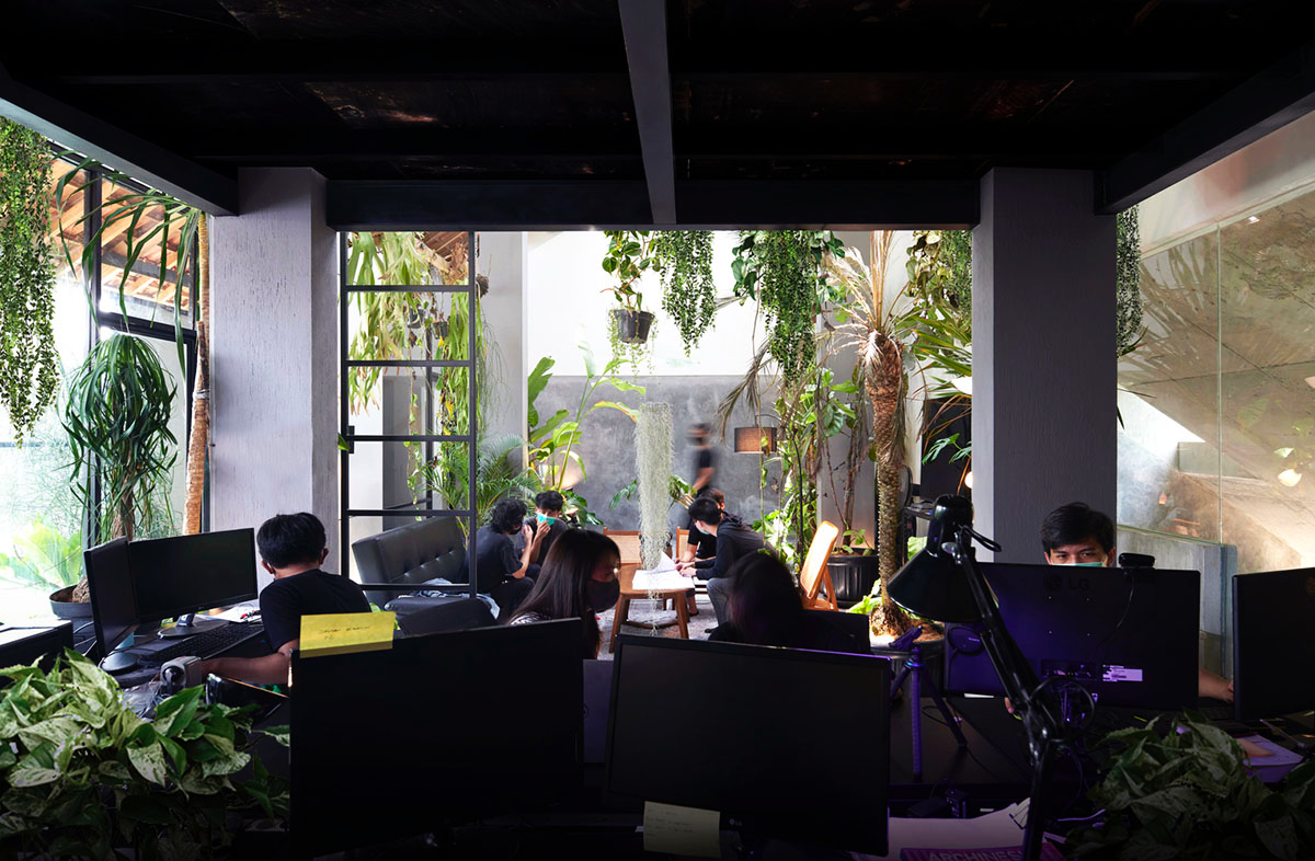 RAD+ar redesigns old vernacular building with tropical architecture as its main office in Jakarta