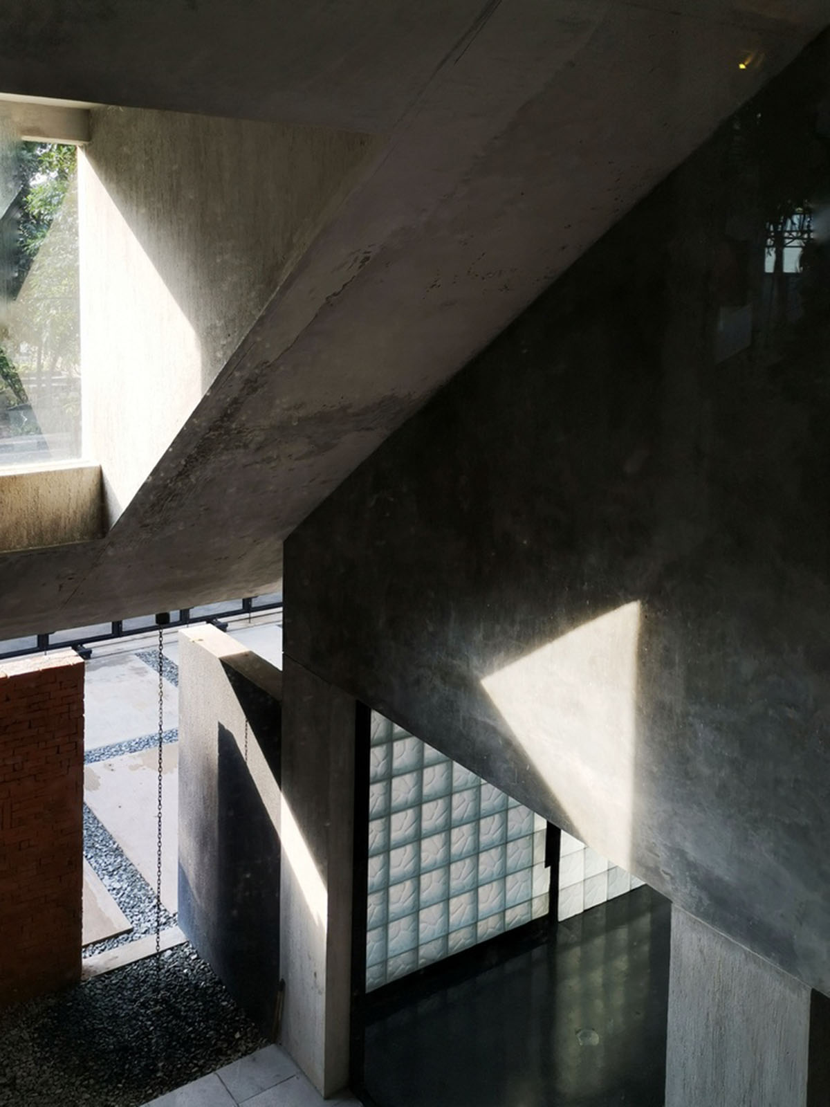 RAD+ar redesigns old vernacular building with tropical architecture as its main office in Jakarta