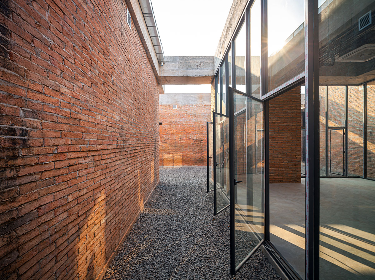 Bangkok Project Studio used over 480,0000 fired clay bricks to form elephant museum with curved walls