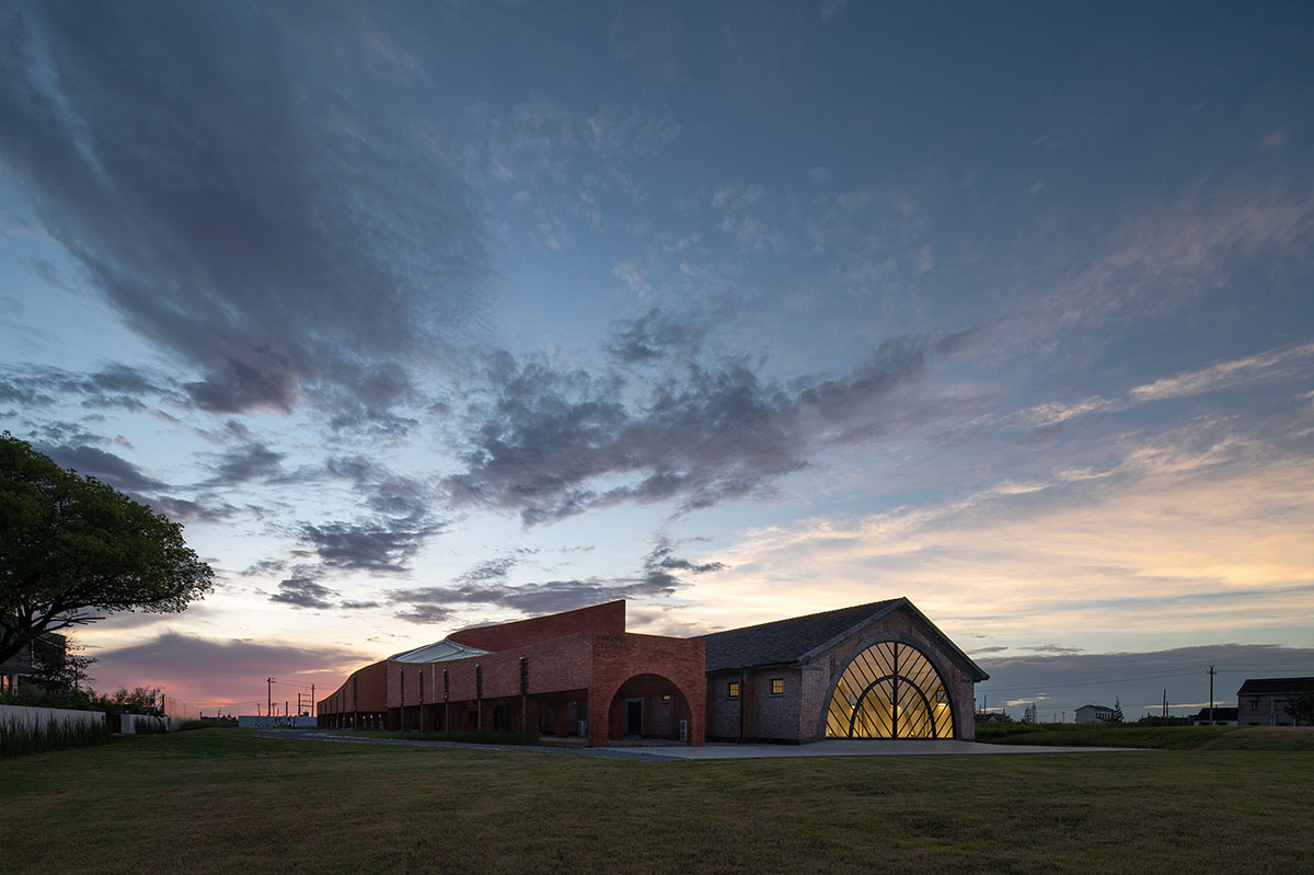 Roarc Renew repurposes old granaries as an art centre with flowing brick corridors in Jiaxing, China