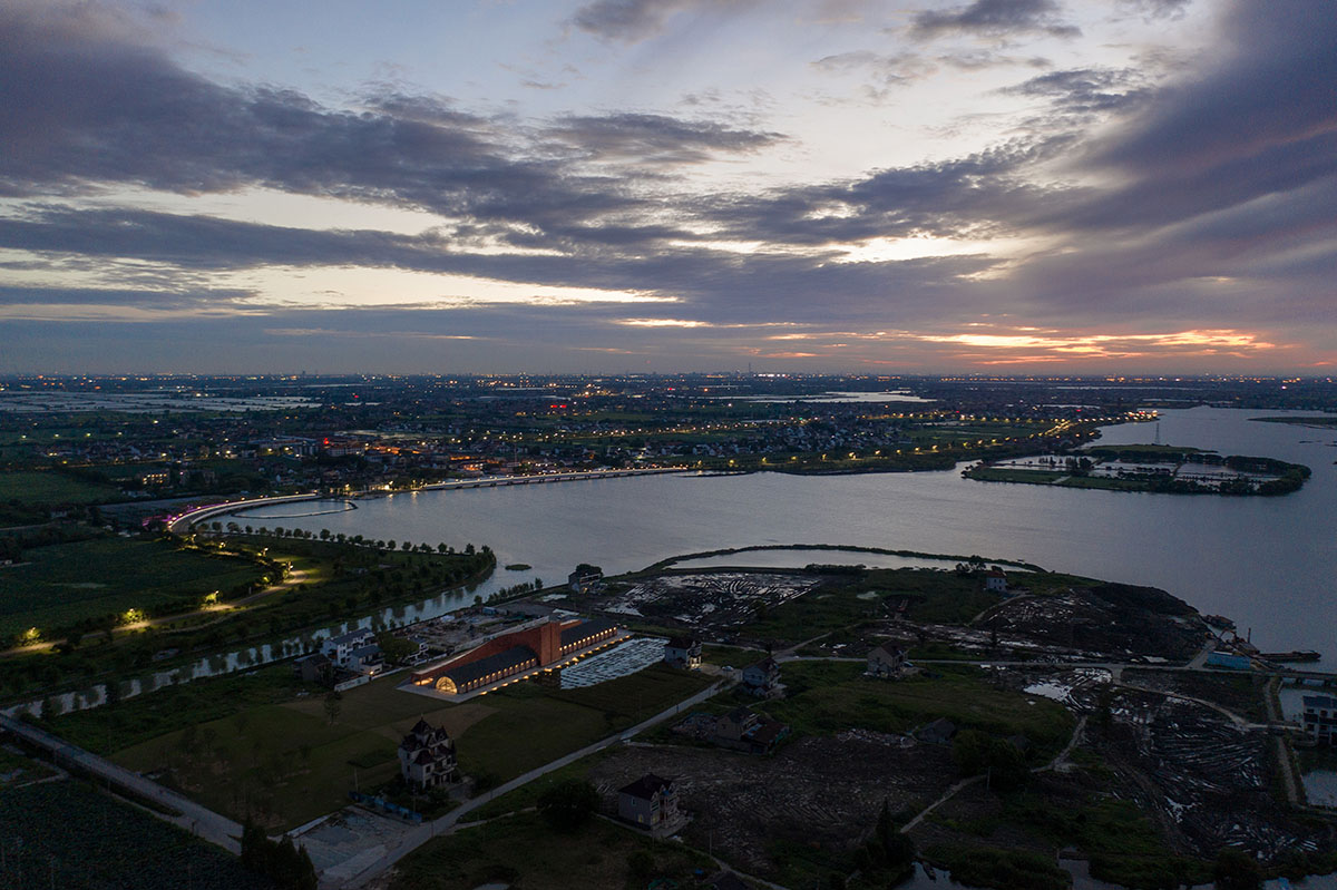 Roarc Renew repurposes old granaries as an art centre with flowing brick corridors in Jiaxing, China