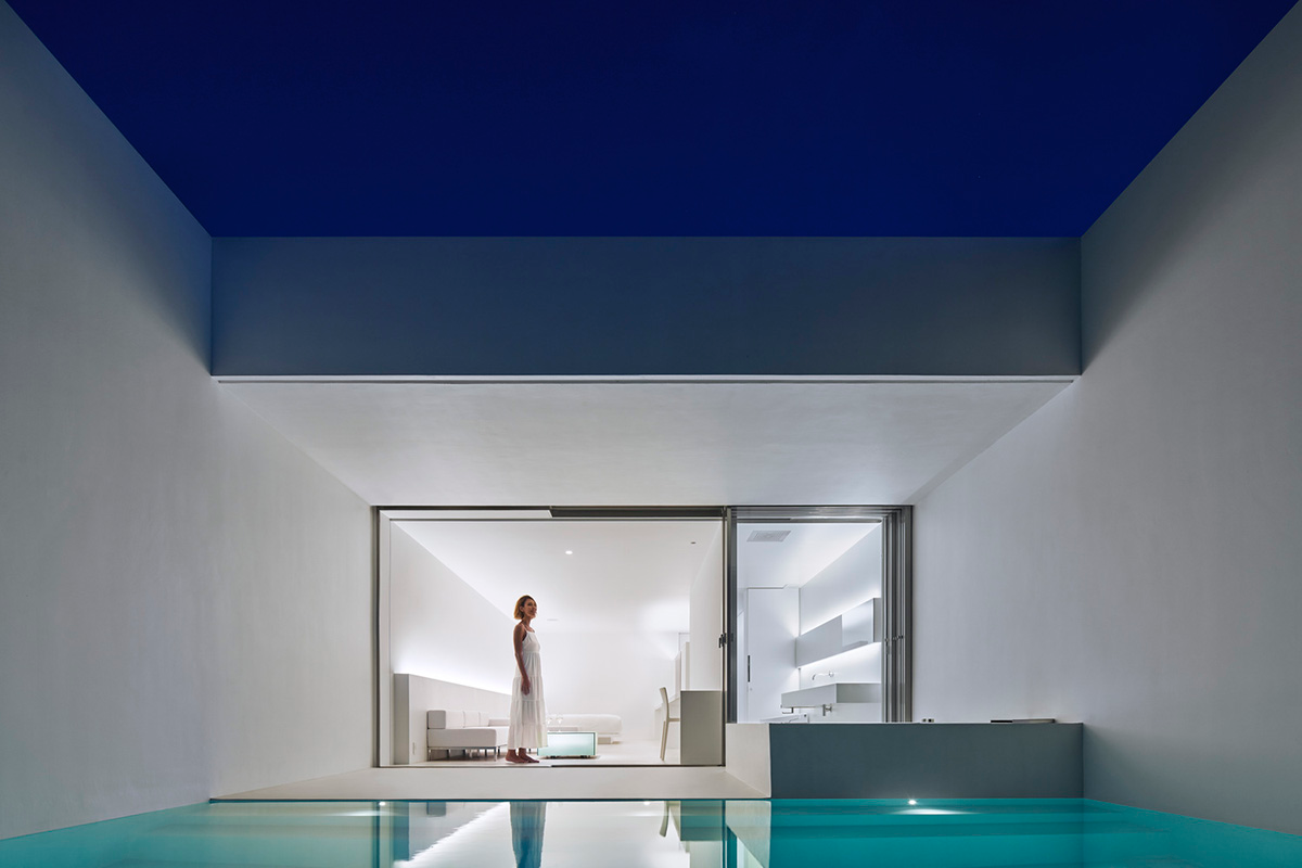 Shinichi Ogawa & Associates hides five guest rooms within all-white minimalist volume in Japan