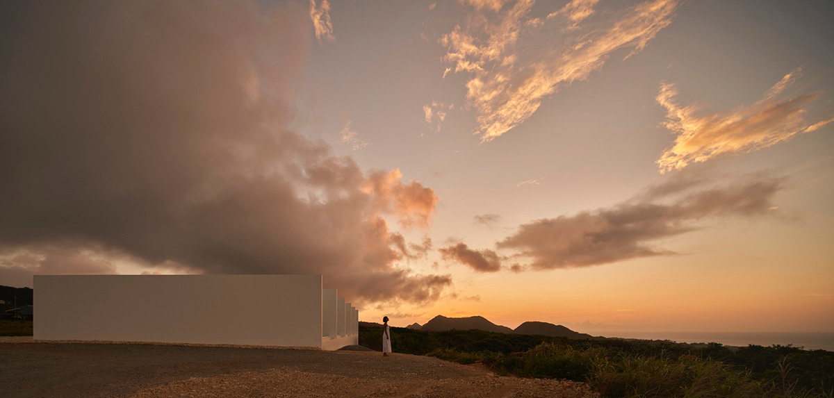 Shinichi Ogawa & Associates hides five guest rooms within all-white minimalist volume in Japan