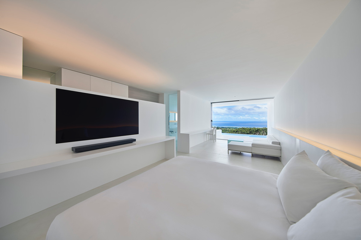 Shinichi Ogawa & Associates hides five guest rooms within all-white minimalist volume in Japan