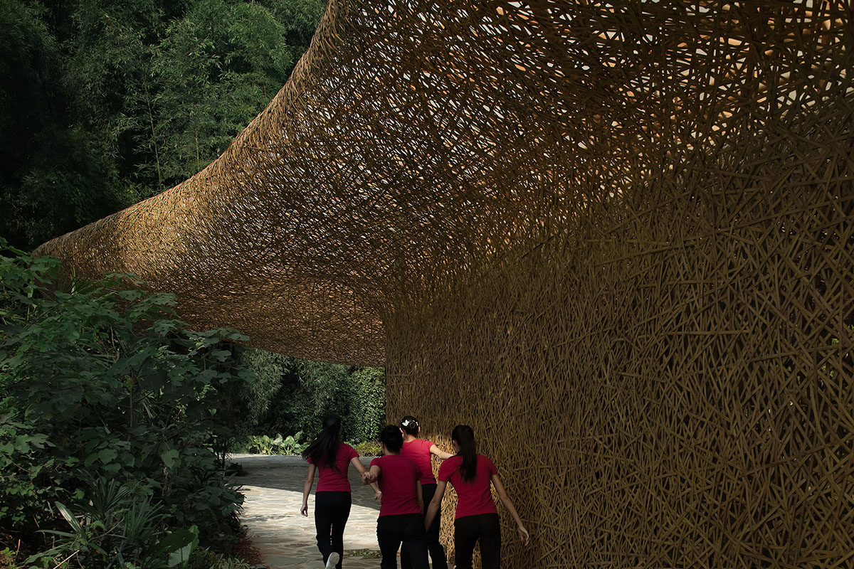 Undulating pavilion by IILab. mimics its surrounding with hand-woven bamboo canopies in Guilin, China