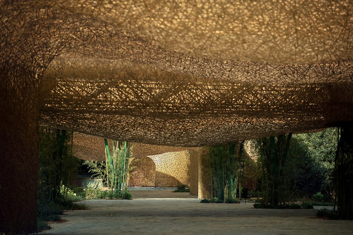 Undulating pavilion by IILab. mimics its surrounding with hand-woven bamboo canopies in Guilin, China