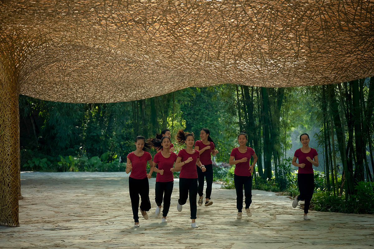 Undulating pavilion by IILab. mimics its surrounding with hand-woven bamboo canopies in Guilin, China