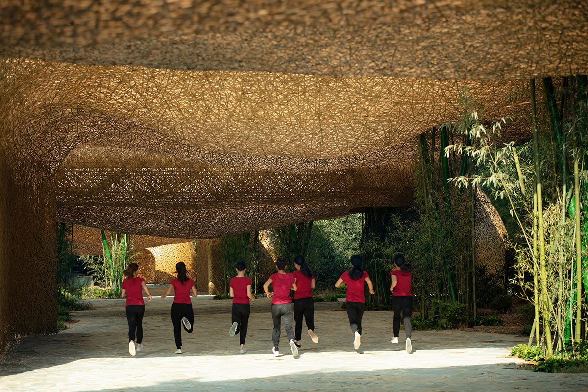 Undulating pavilion by IILab. mimics its surrounding with hand-woven bamboo canopies in Guilin, China