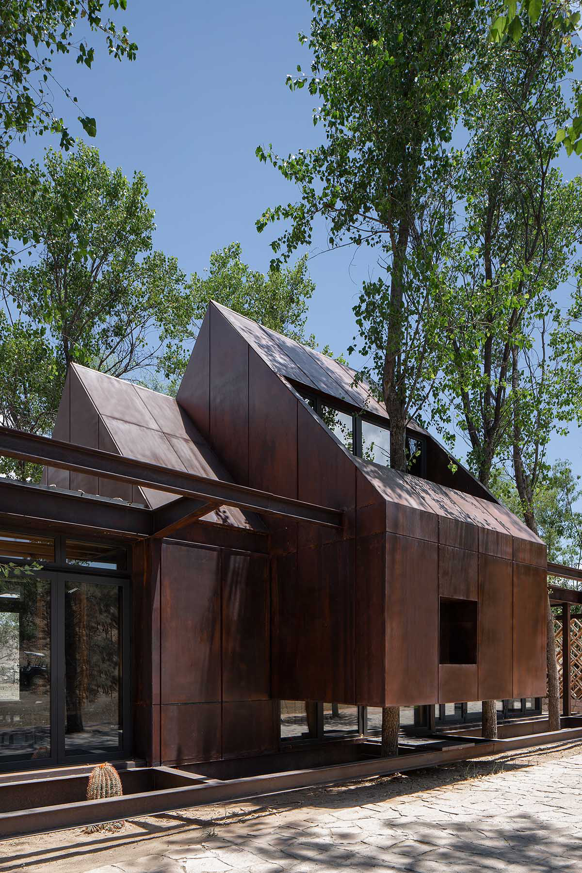 Fabián M Escalante H Arquitectos designs holiday home with gabled volume in rural Guanajuato