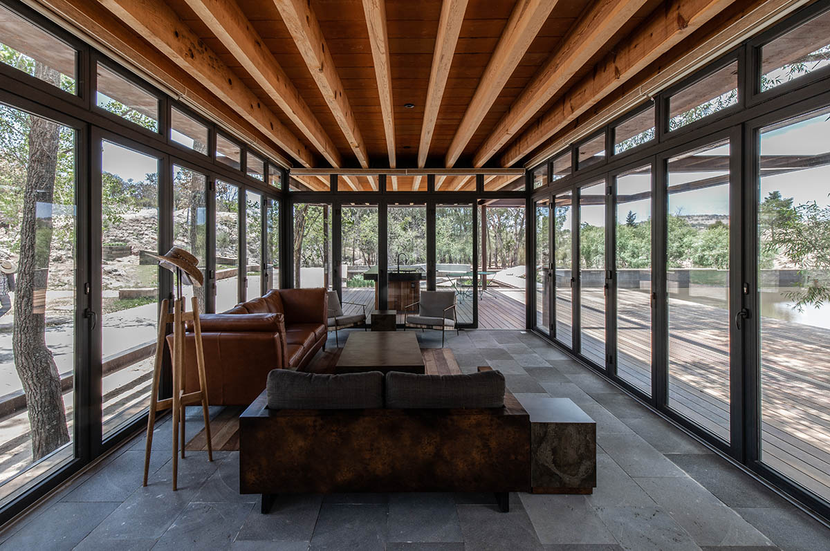 Fabián M Escalante H Arquitectos designs holiday home with gabled volume in rural Guanajuato