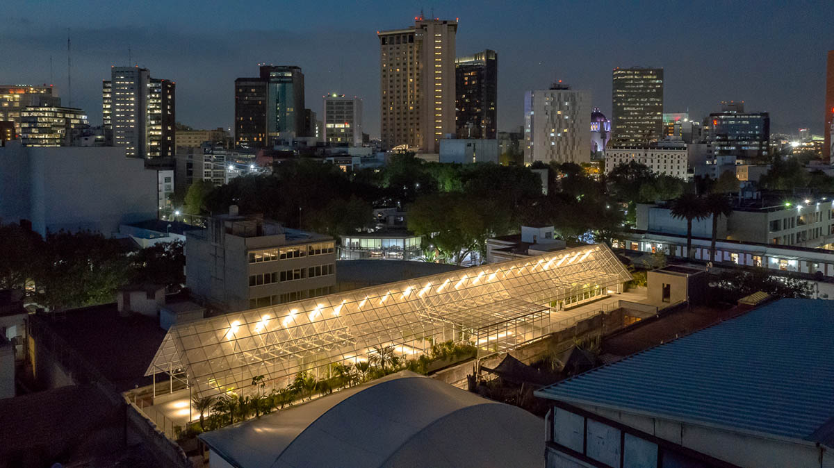 PRODUCTORA covers rooftop of historical palace with lightweight, continuous canopy in Mexico