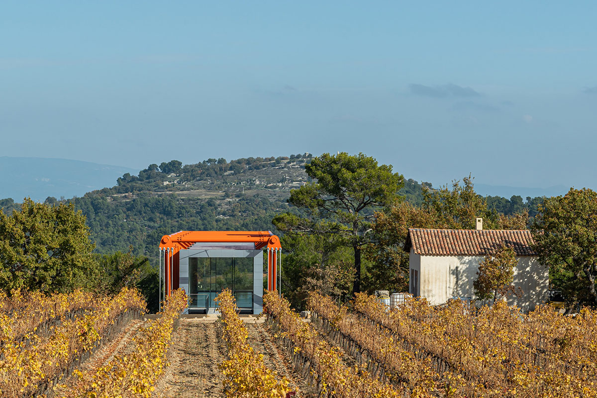 Richard Rogers' new gallery supported by orange steel beams cantilevers out 27 meters over hillside