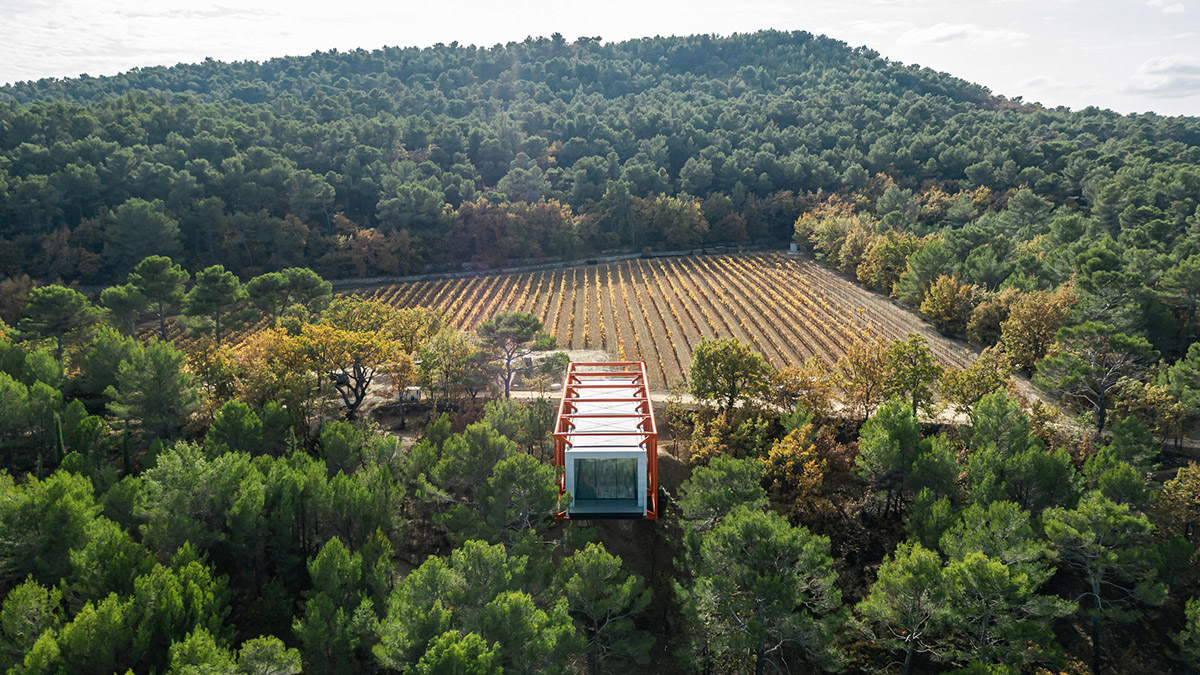 Richard Rogers' new gallery supported by orange steel beams cantilevers out 27 meters over hillside
