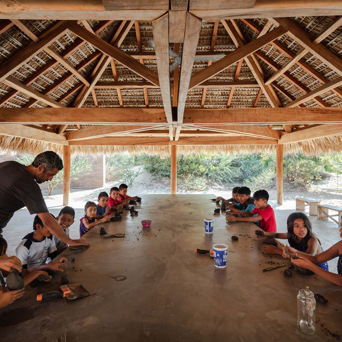 Álvaro Siza's Clay Pavilion in Mexico promotes knowledge and techniques of clay material