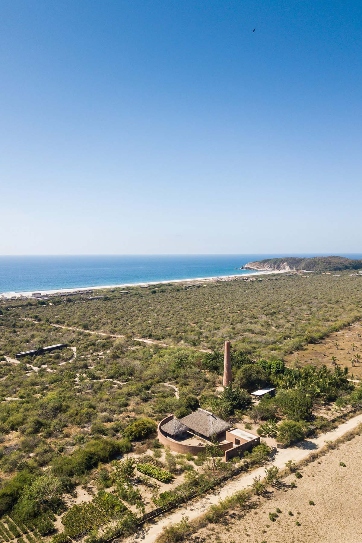 Álvaro Siza's Clay Pavilion in Mexico promotes knowledge and techniques of clay material