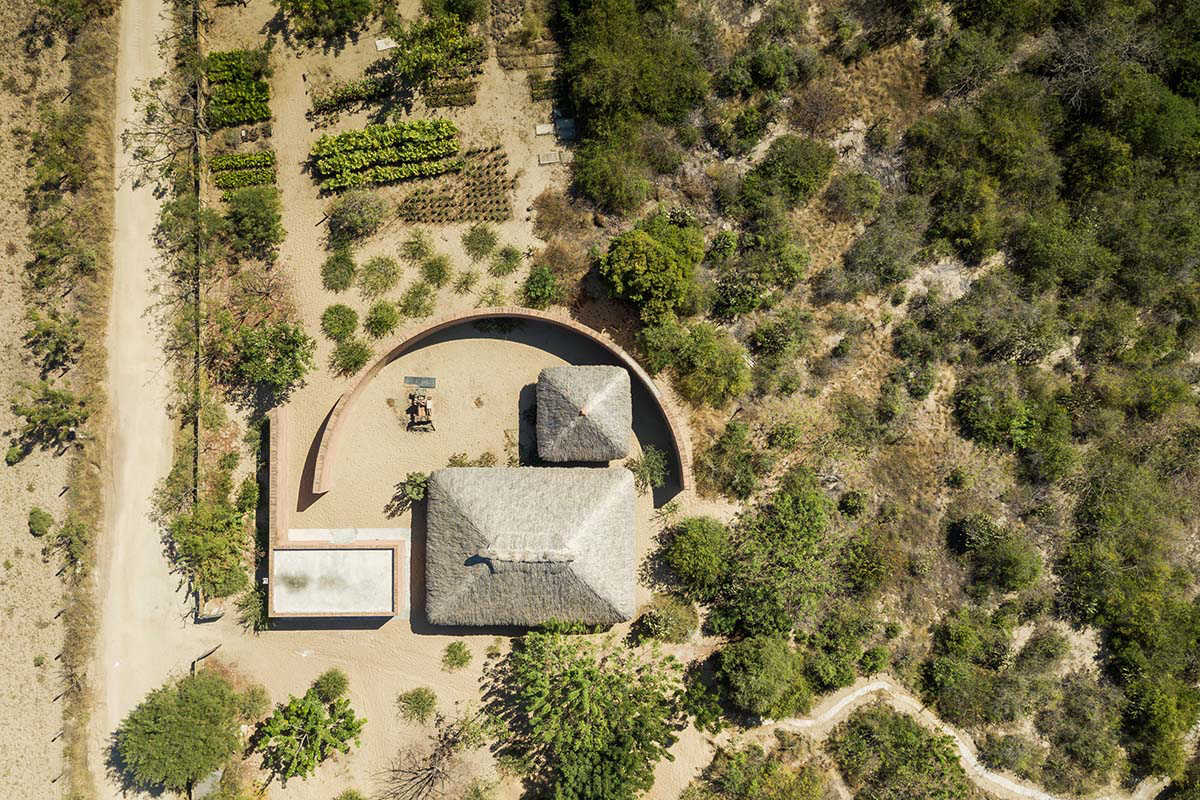 Álvaro Siza's Clay Pavilion in Mexico promotes knowledge and techniques of clay material