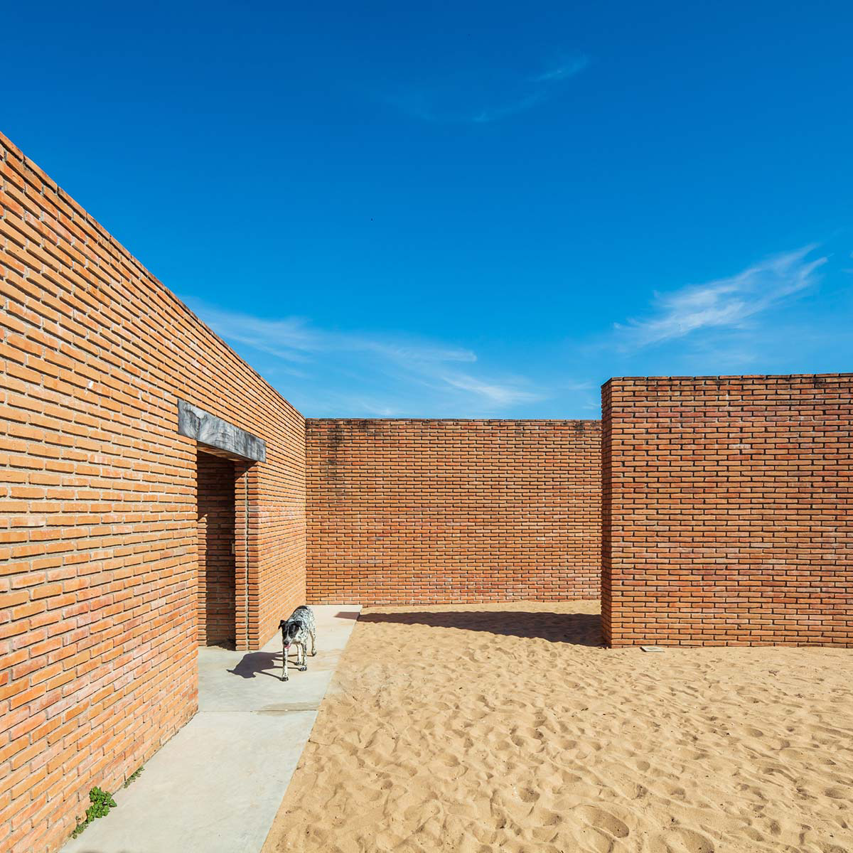Álvaro Siza's Clay Pavilion in Mexico promotes knowledge and techniques of clay material