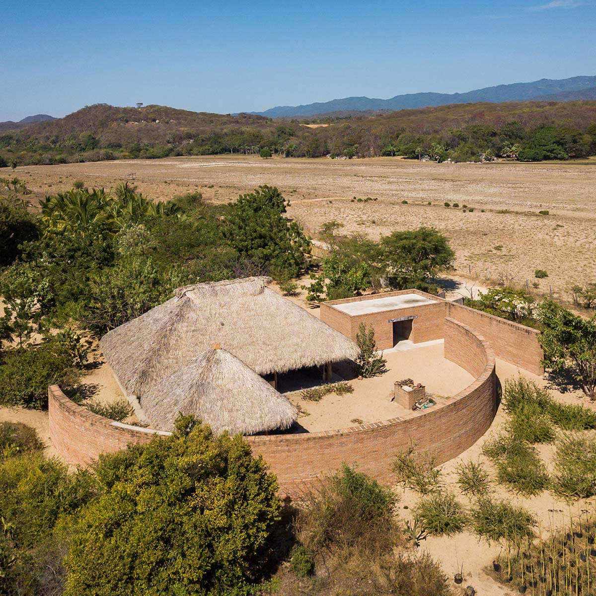 Álvaro Siza's Clay Pavilion in Mexico promotes knowledge and techniques of clay material