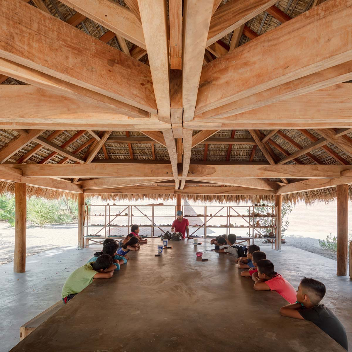 Álvaro Siza's Clay Pavilion in Mexico promotes knowledge and techniques of clay material