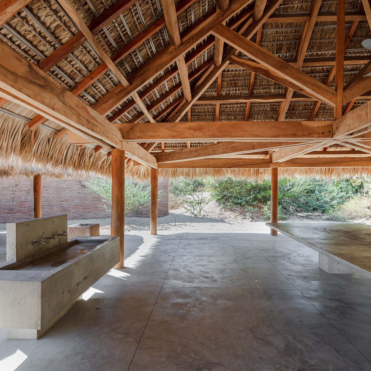 Álvaro Siza's Clay Pavilion in Mexico promotes knowledge and techniques of clay material