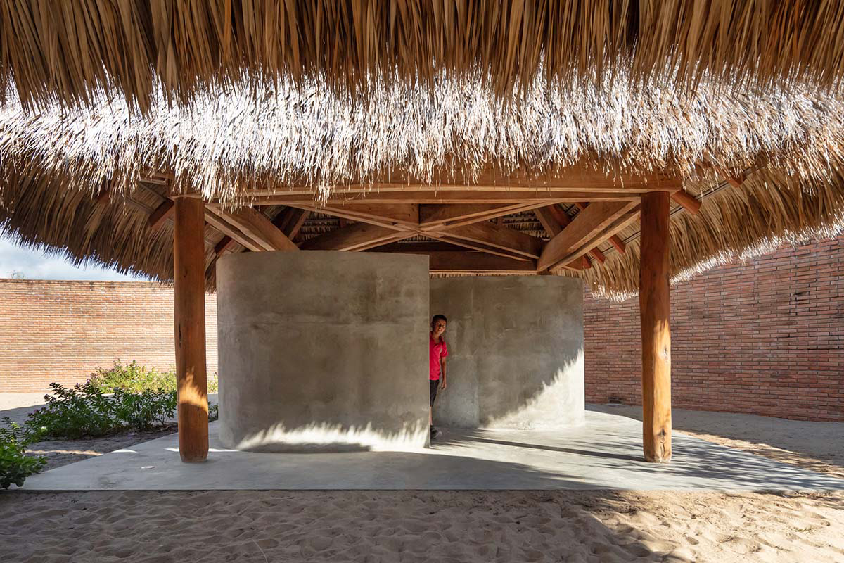Álvaro Siza's Clay Pavilion in Mexico promotes knowledge and techniques of clay material