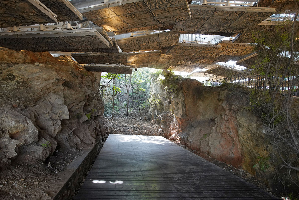 THAD's undulating prefabricated shell protects archaeological site of Peking Man cave in China