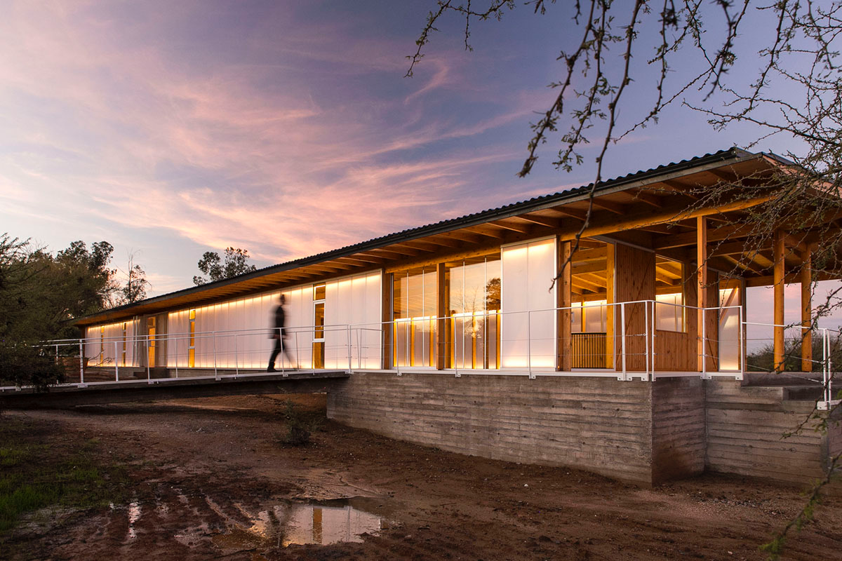 Demo Arquitectos wraps merino wool center pavilion with high-density polycarbonate panels in Chile
