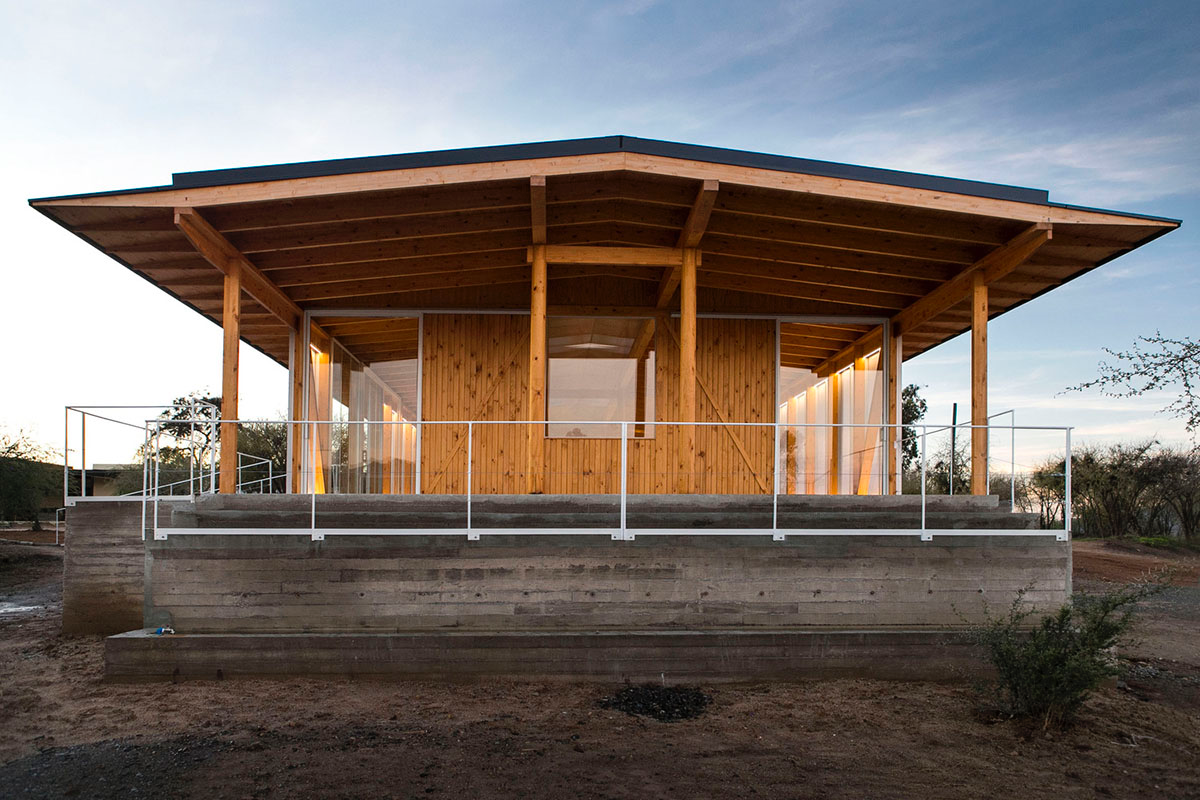 Demo Arquitectos wraps merino wool center pavilion with high-density polycarbonate panels in Chile