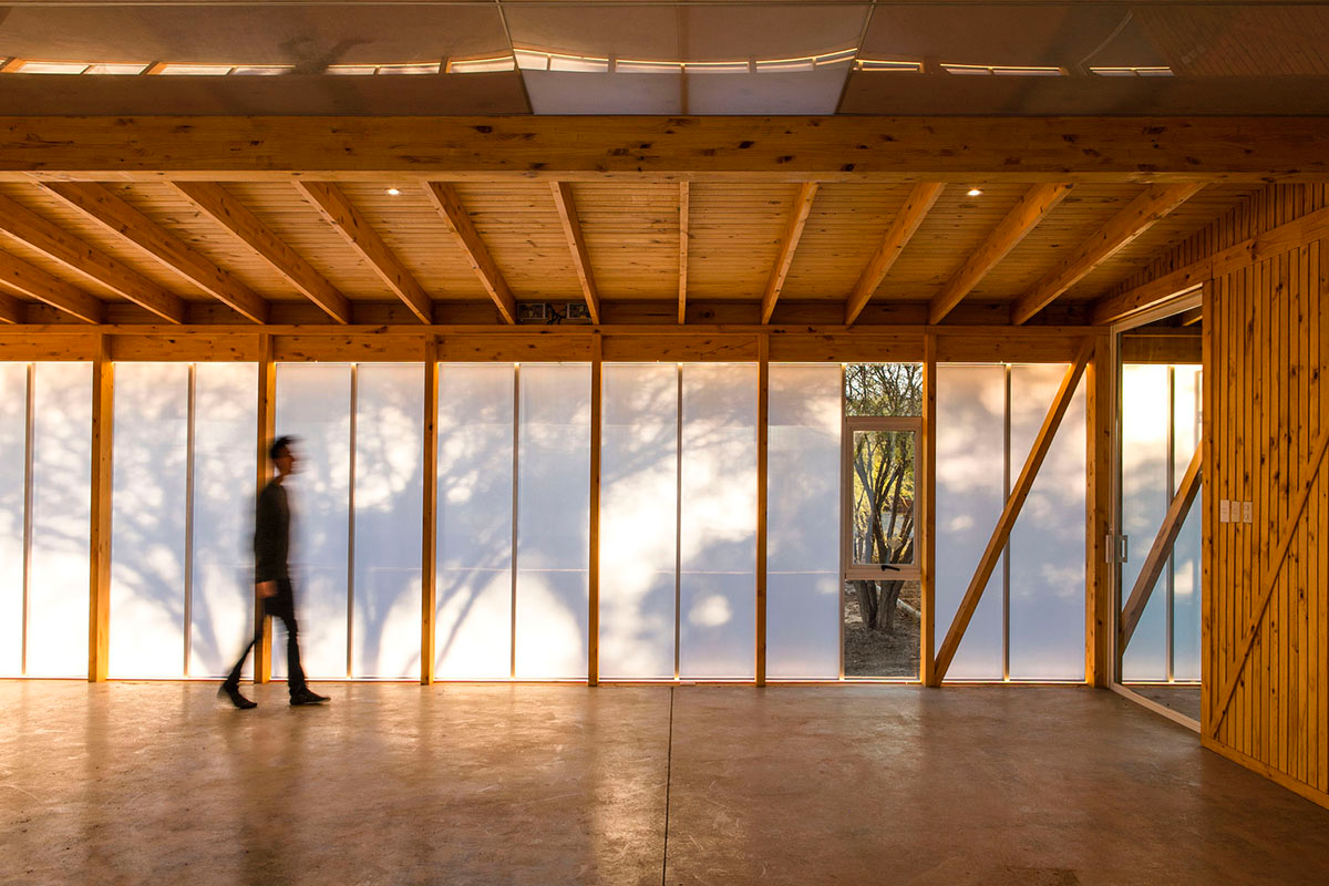 Demo Arquitectos wraps merino wool center pavilion with high-density polycarbonate panels in Chile