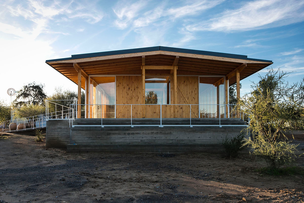 Demo Arquitectos wraps merino wool center pavilion with high-density polycarbonate panels in Chile