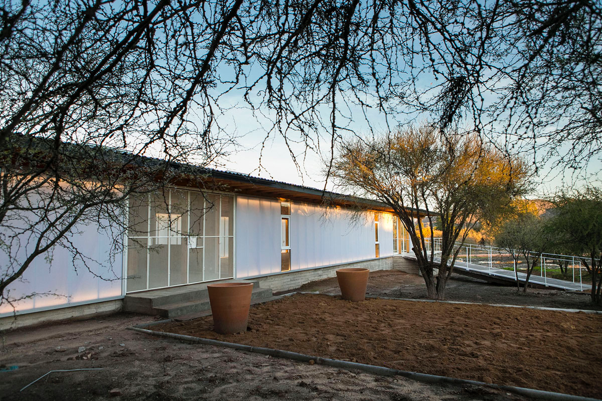 Demo Arquitectos wraps merino wool center pavilion with high-density polycarbonate panels in Chile