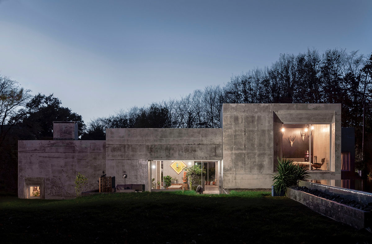 Raw Architecture Workshop interlocks concrete volumes for this family home in Lewes