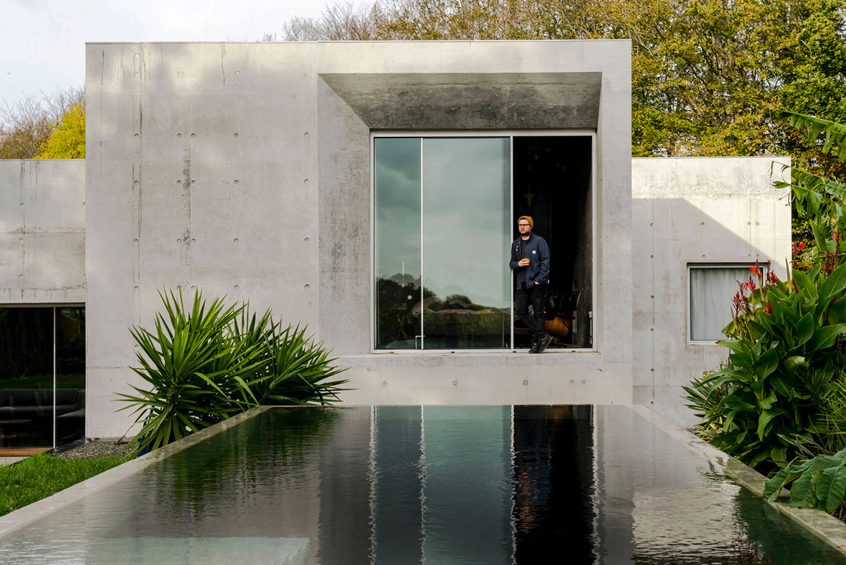 Raw Architecture Workshop interlocks concrete volumes for this family home in Lewes