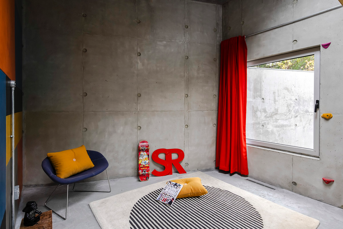 Raw Architecture Workshop interlocks concrete volumes for this family home in Lewes