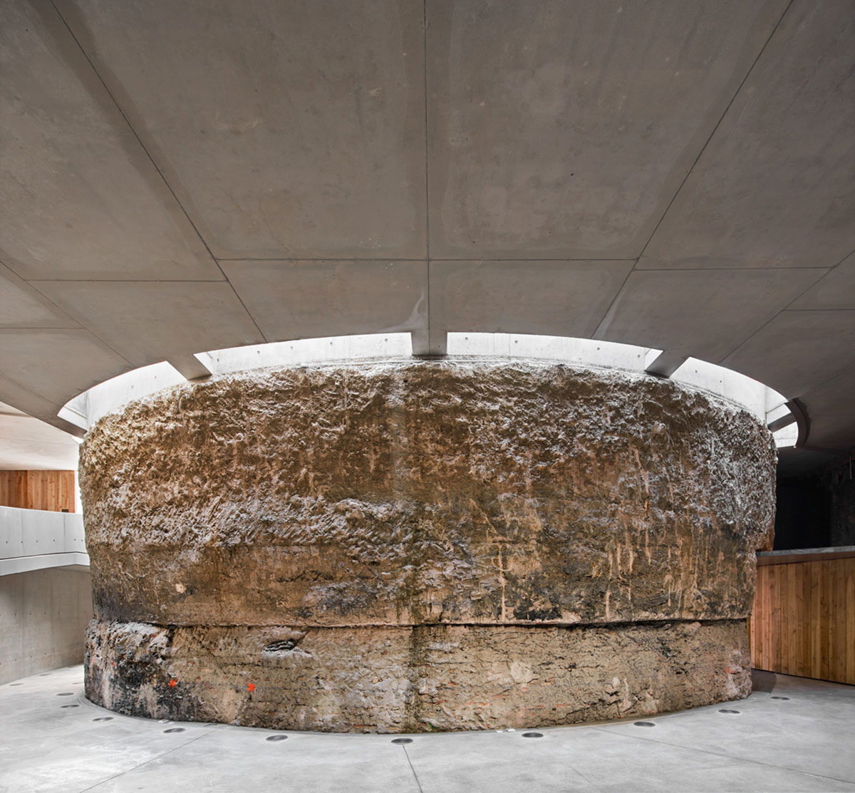Aigua de Vilaju&iuml;ga restored with vaulted bricks and exposed concrete bringing light into the space