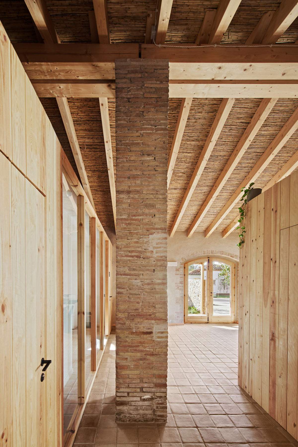 Aigua de Vilaju&iuml;ga restored with vaulted bricks and exposed concrete bringing light into the space