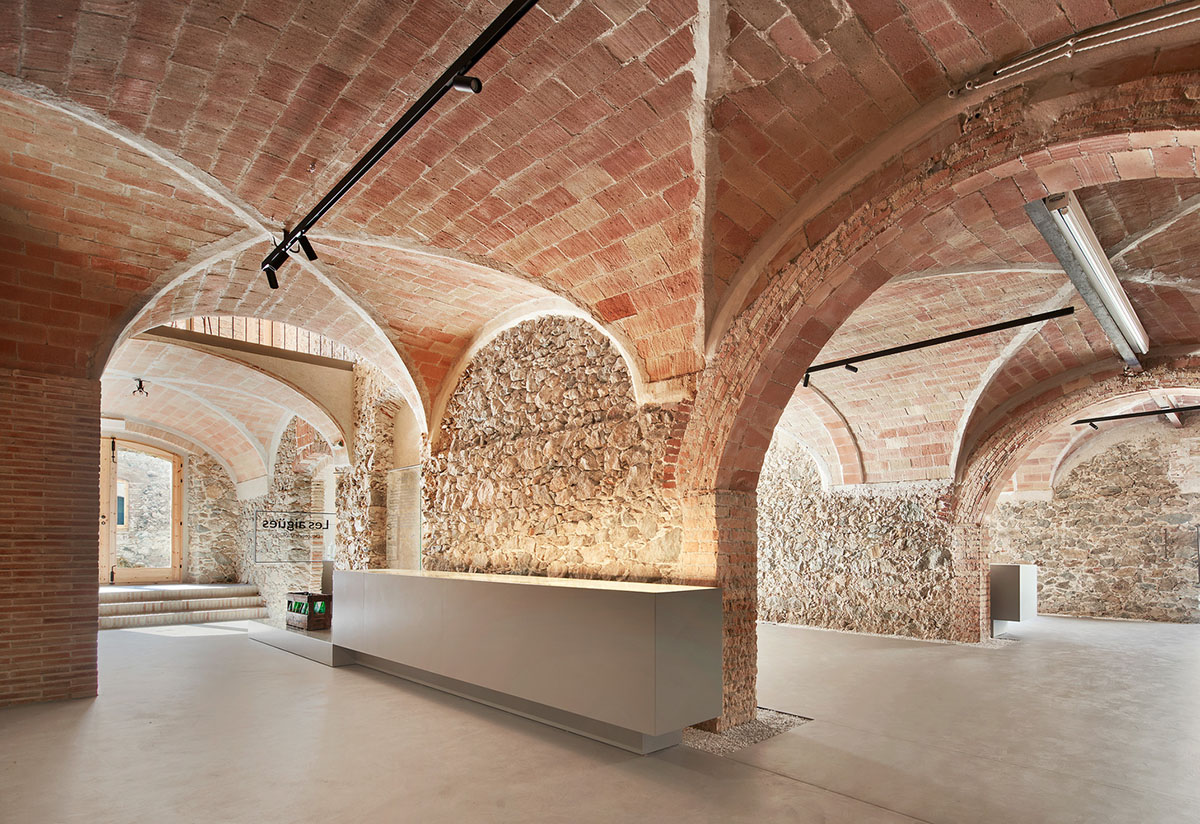 Aigua de Vilaju&iuml;ga restored with vaulted bricks and exposed concrete bringing light into the space